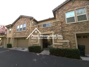 Building Photo - 3301 N Park Dr