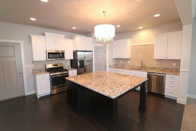 Foto del edificio - GORGEOUS TOWNHOME FOR RENT IN EAGLE MOUNTA...