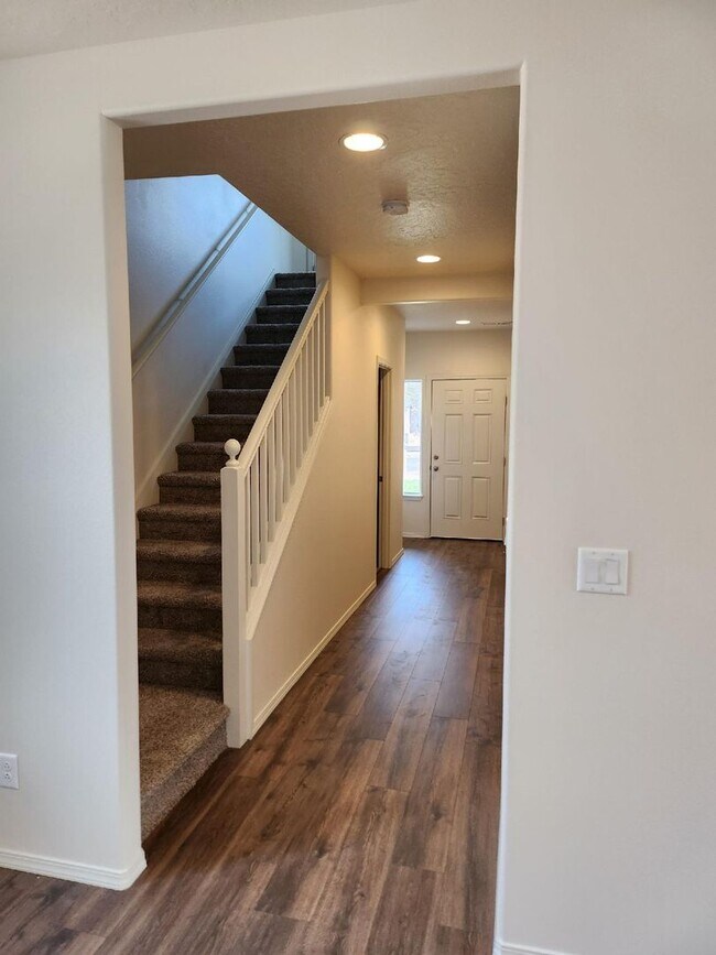 Foto del edificio - 16625 Landing Ct