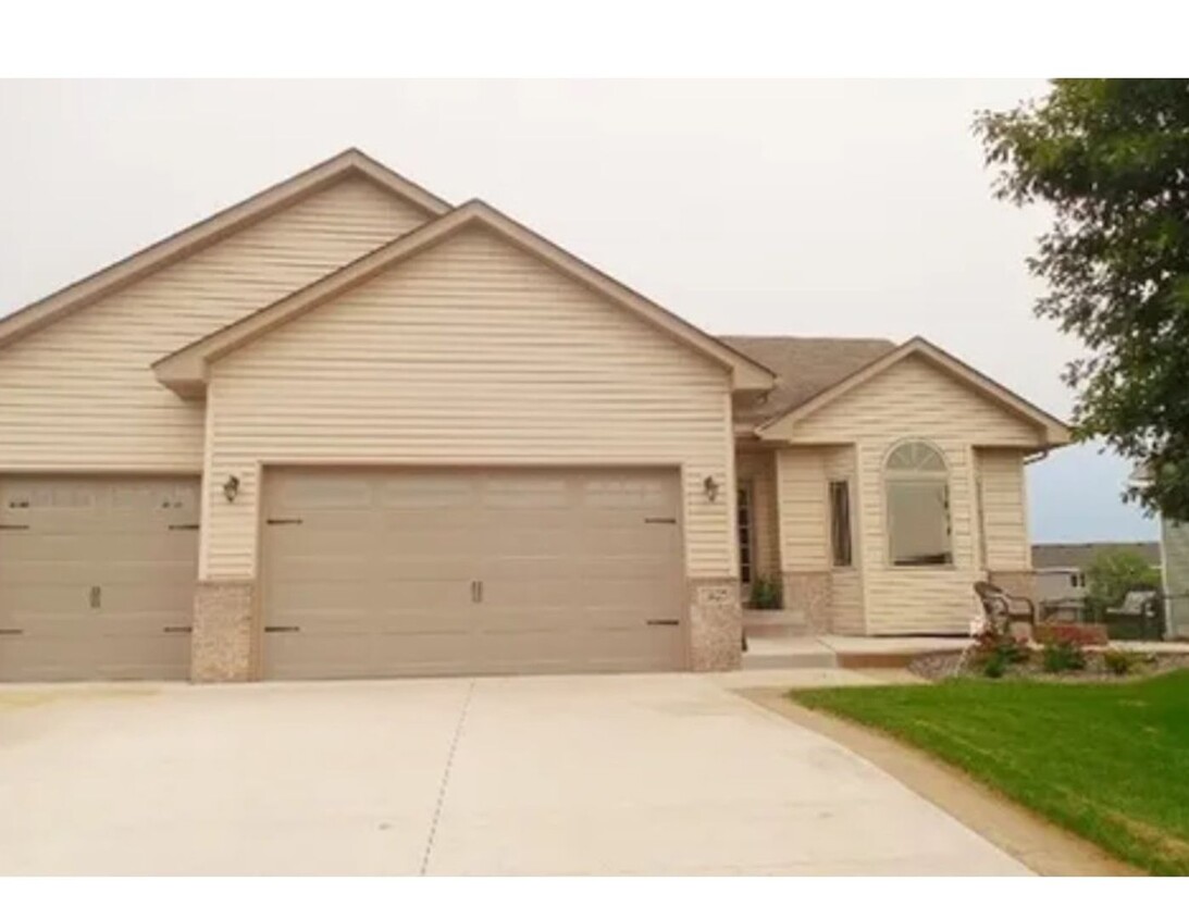 Primary Photo - Four Bedroom Single Family Home In Otsego
