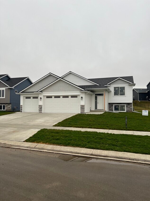Building Photo - 1768 Brandt Dr NE