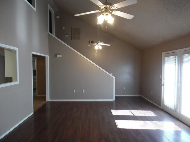 Foto del edificio - Captivating Townhome in Whisperwood