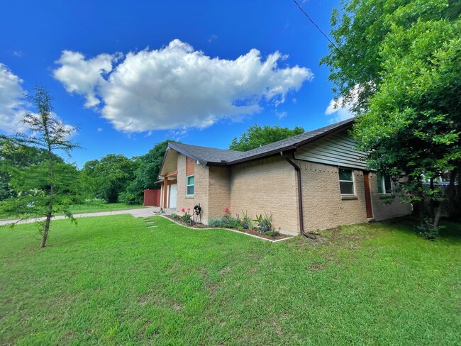 Building Photo - 8626 Charing Cross Ln