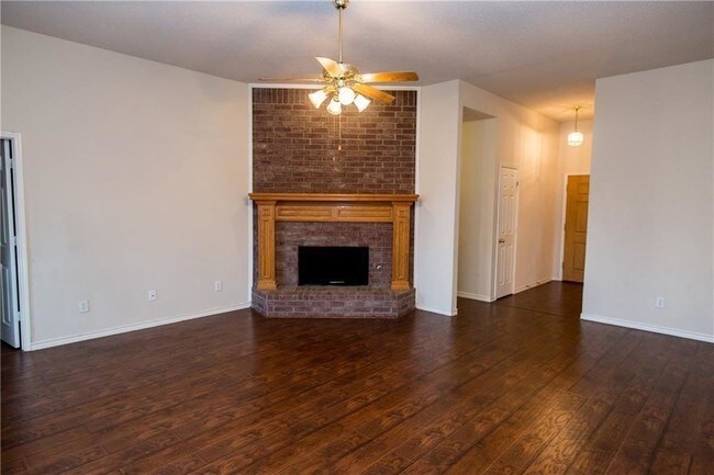 Building Photo - 1524 Pine Bluff Dr