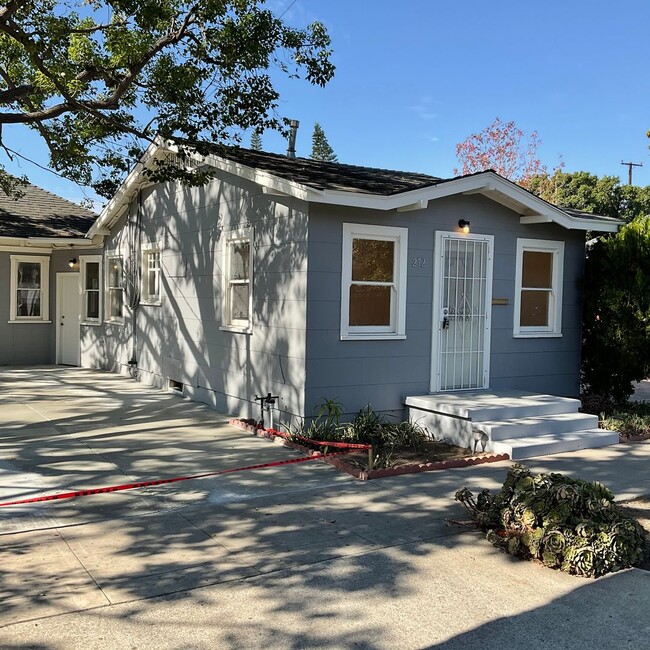 Building Photo - 272 S Grand St