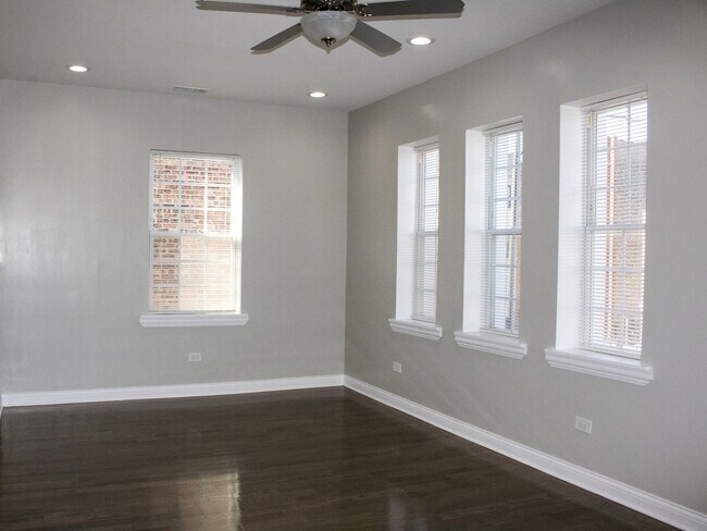 Foto del edificio - 3257 W Warren Blvd