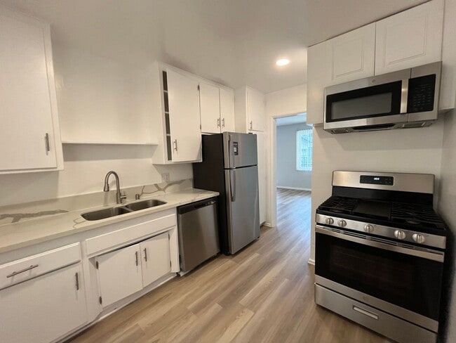 Interior Photo - 7044 Lanewood Ave