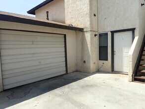 Building Photo - 425 S Sunset St