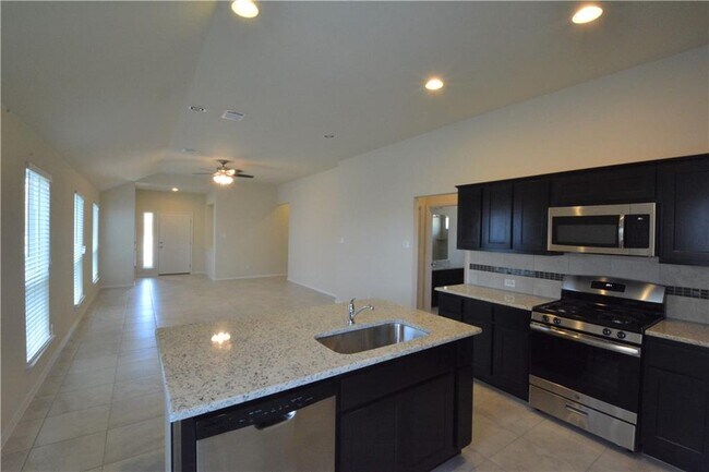Foto del edificio - 5809 Marostica Ln
