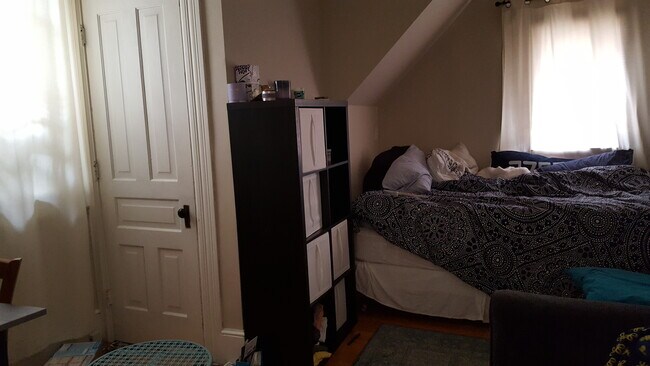 Bedroom - 1004 Vaughn St