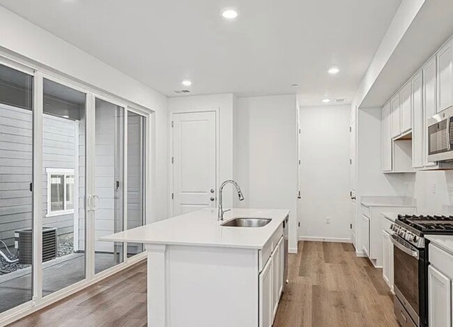 Building Photo - 1334 Penner Dr