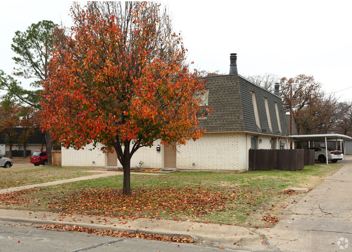 Building Photo - Highland Park Apartments