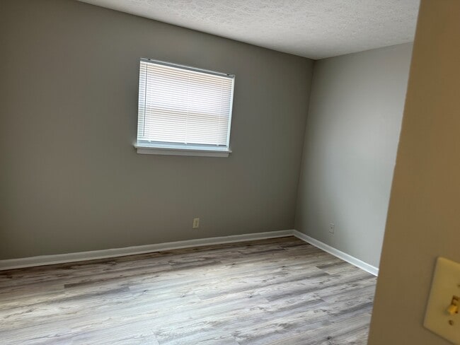 Building Photo - 3108 Springfield Dr