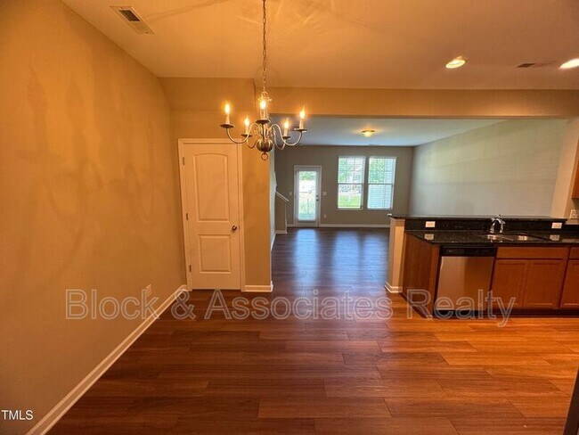 Foto del edificio - 9932 Sweet Basil Dr