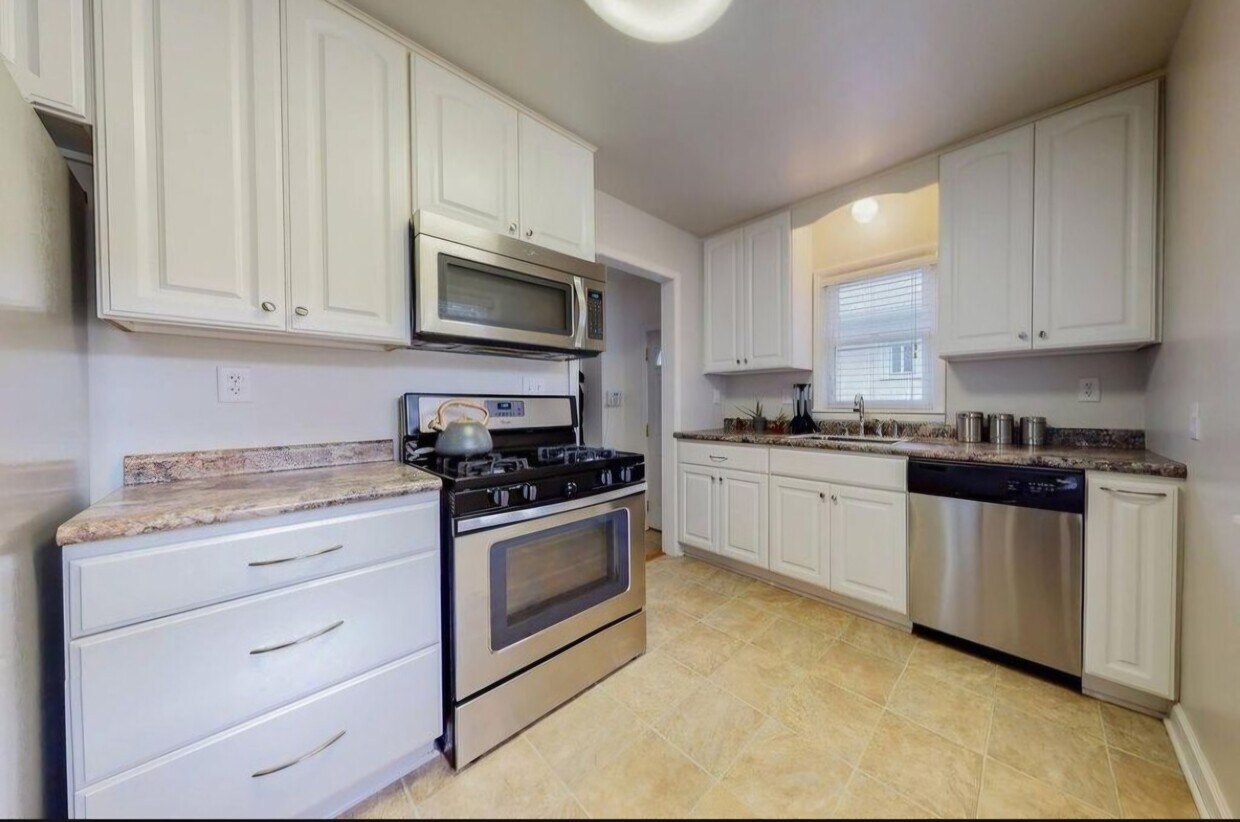 Foto del edificio - 3738 Standish Ave