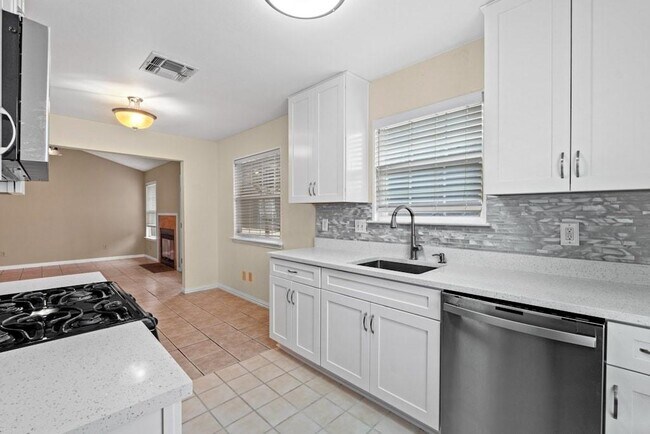 Foto del edificio - 1809 Golden Pheasant Dr