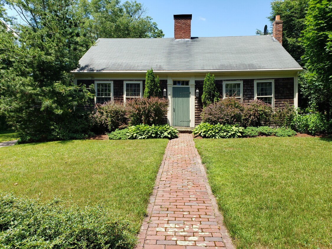 Primary Photo - 121 Pleasant St