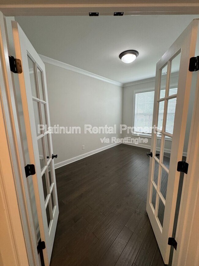 Foto del edificio - 705 Fieldcrest Park Ln