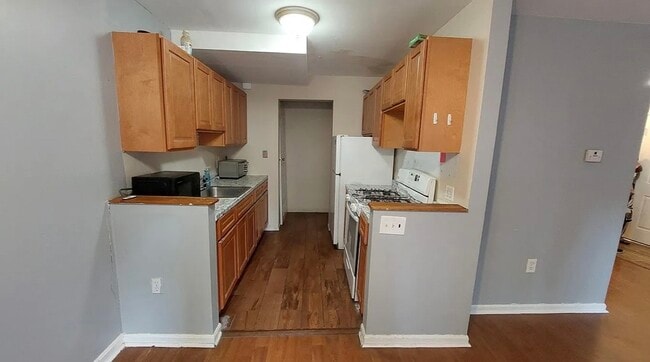 Kitchen - 66 Saint James St