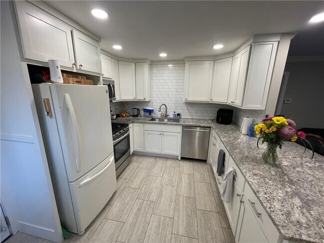 Foto del edificio - 737 Sunnybrook Dr