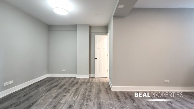 Foto del edificio - 505 W Belmont Ave