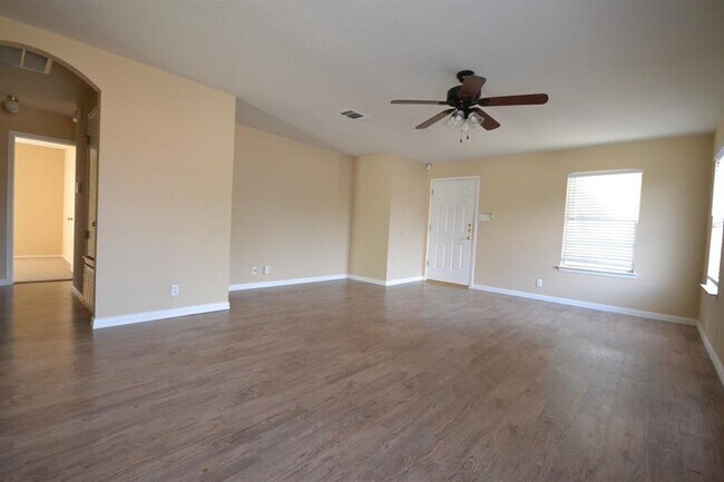 Building Photo - 208 Brentwood Dr