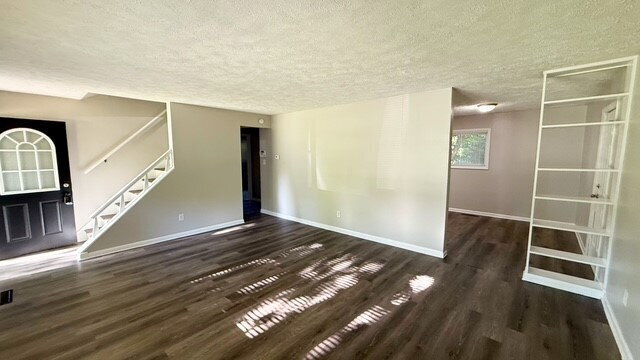 Foto del edificio - EAST SIDE UPDATED 4 BEDROOM 2 BATH HOME AVAILABLE NOW!
