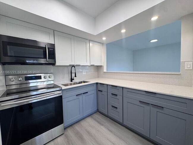 Foto del edificio - 455 Golden Isles Dr