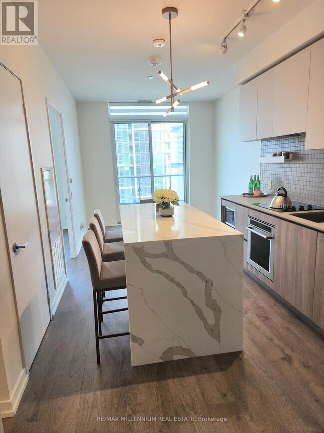 Photo du bâtiment - 950-3950 Portage Pkwy
