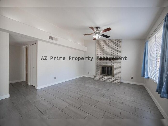 Building Photo - 1025 W Laguna Dr