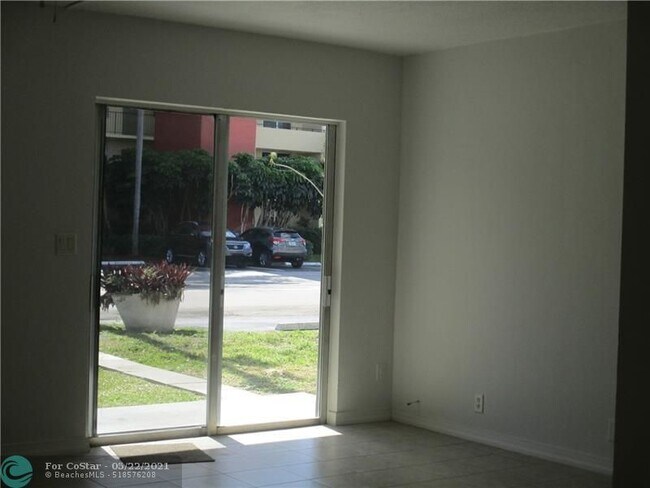 Foto del edificio - 2401 NE 10th St