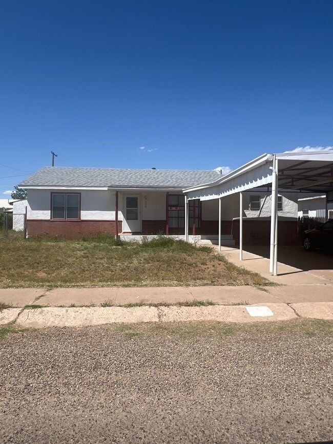 Building Photo - 224 E Plaza Dr