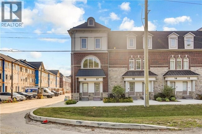 Building Photo - 677 Park Rd N