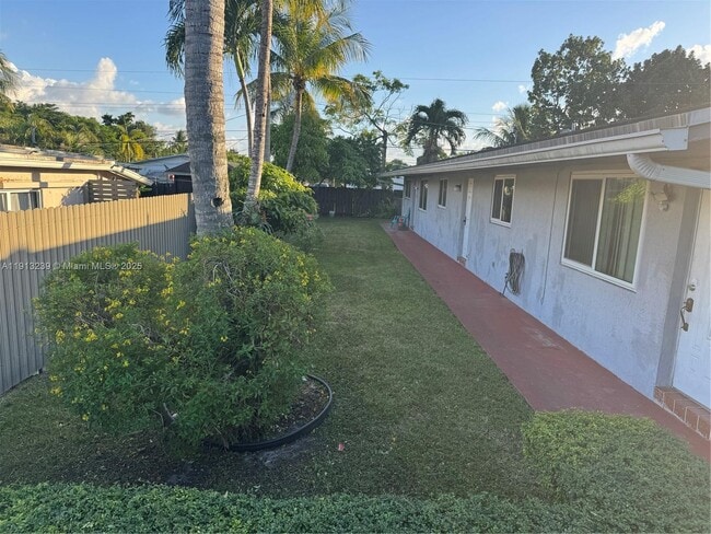 Foto del edificio - 6322-6324 Eaton St