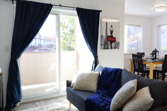 Building Photo - 10 Gentry Wy