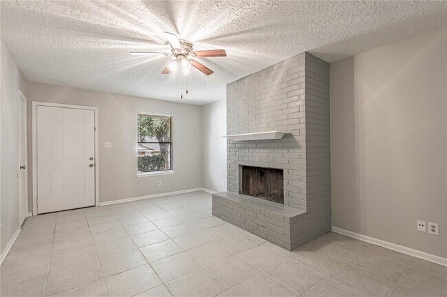 Foto del edificio - 3009 Manor Ln