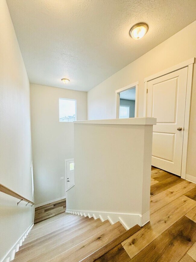 Foto del edificio - 2434 Leonard Ln