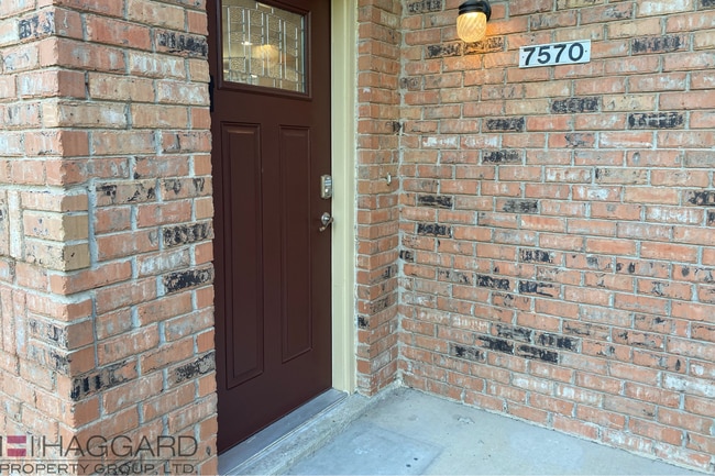 Building Photo - 7570 Kings Ridge Rd