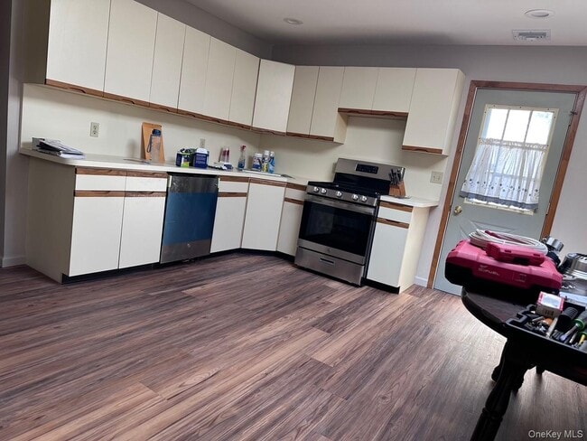 Building Photo - 124 Foster Rd