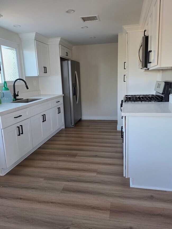 Foto del edificio - 6841 Weaver St