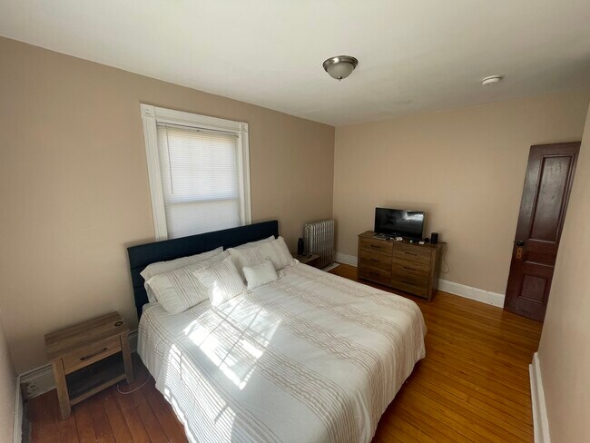 Building Photo - 20 Beeching St