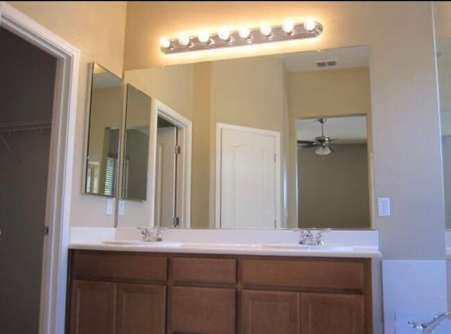 Building Photo - 431 E Legacy Dr