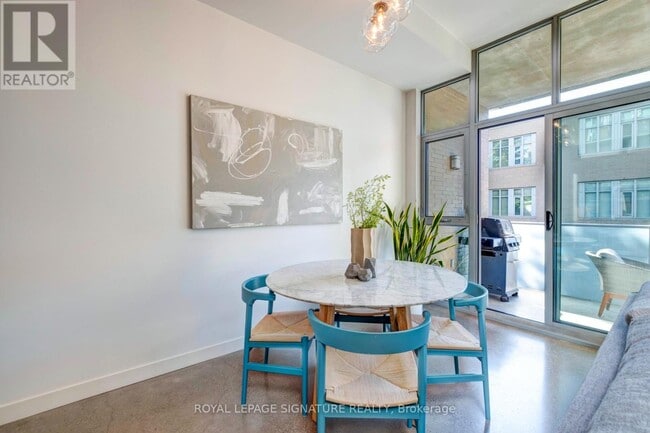 Photo du bâtiment - 52 Sumach St