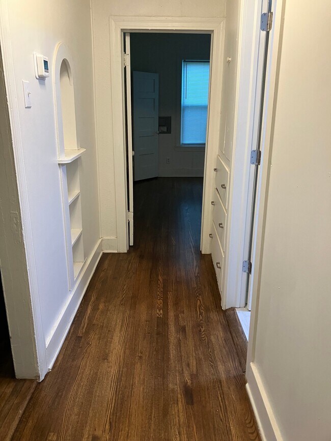 Foto del edificio - 3328 E 7th St