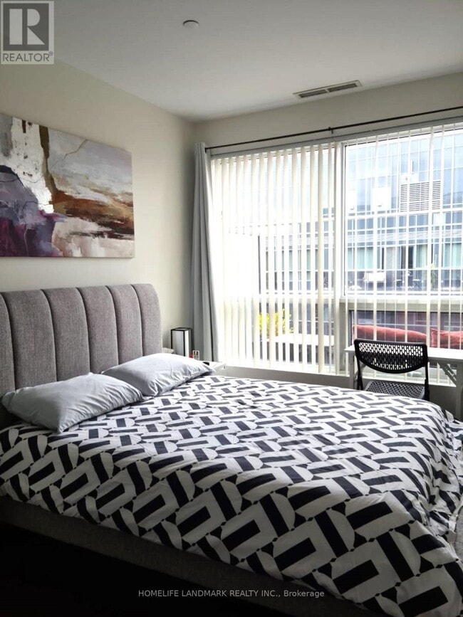 Building Photo - 1030 King St W