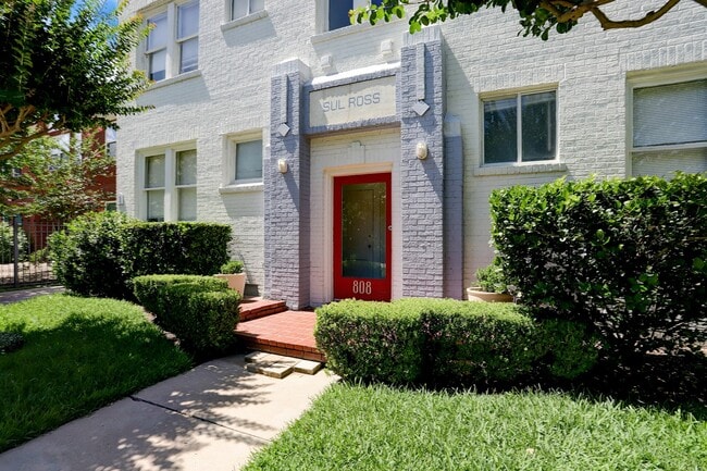 Building Photo - 808 Sul Ross St