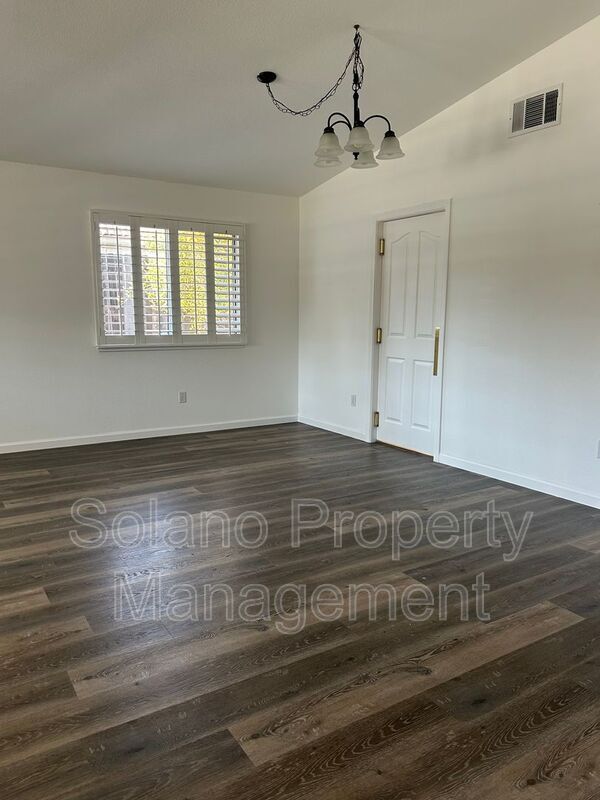 Foto del edificio - 542 Fiesta Ct