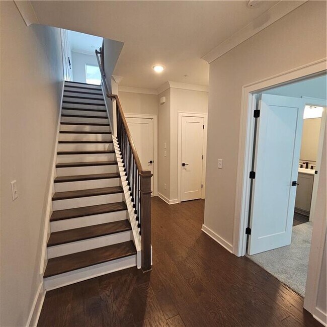 Foto del edificio - 455 Ashbury Dr