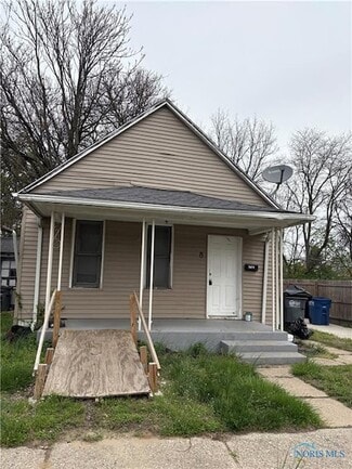 Building Photo - 1614 Pinewood Ave