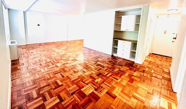 Foto del edificio - 4000 Tunlaw Rd NW